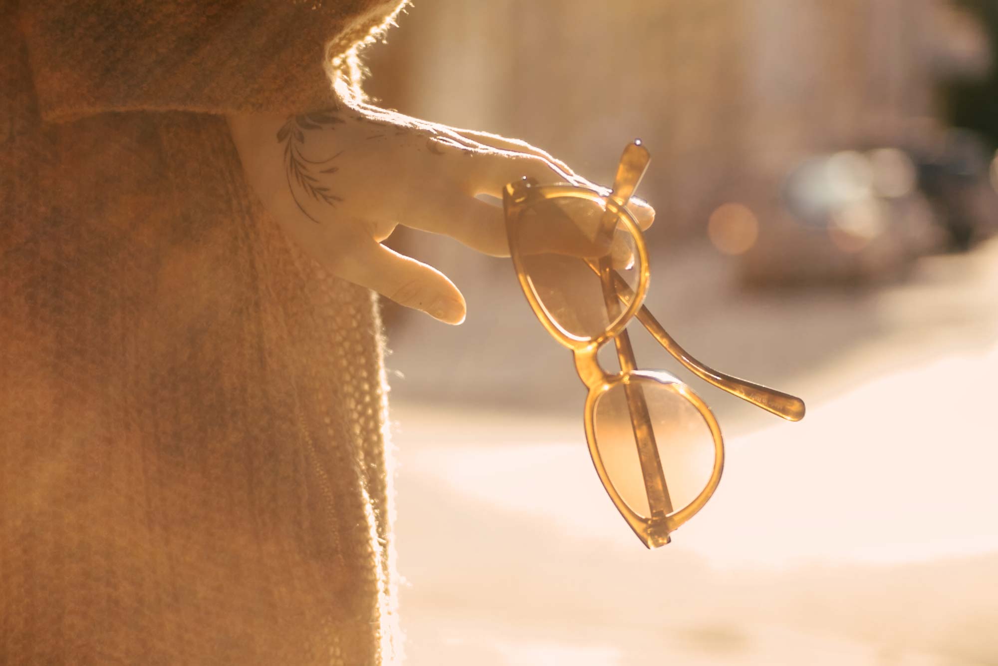 Making a UV400 protective lens for sunglasses