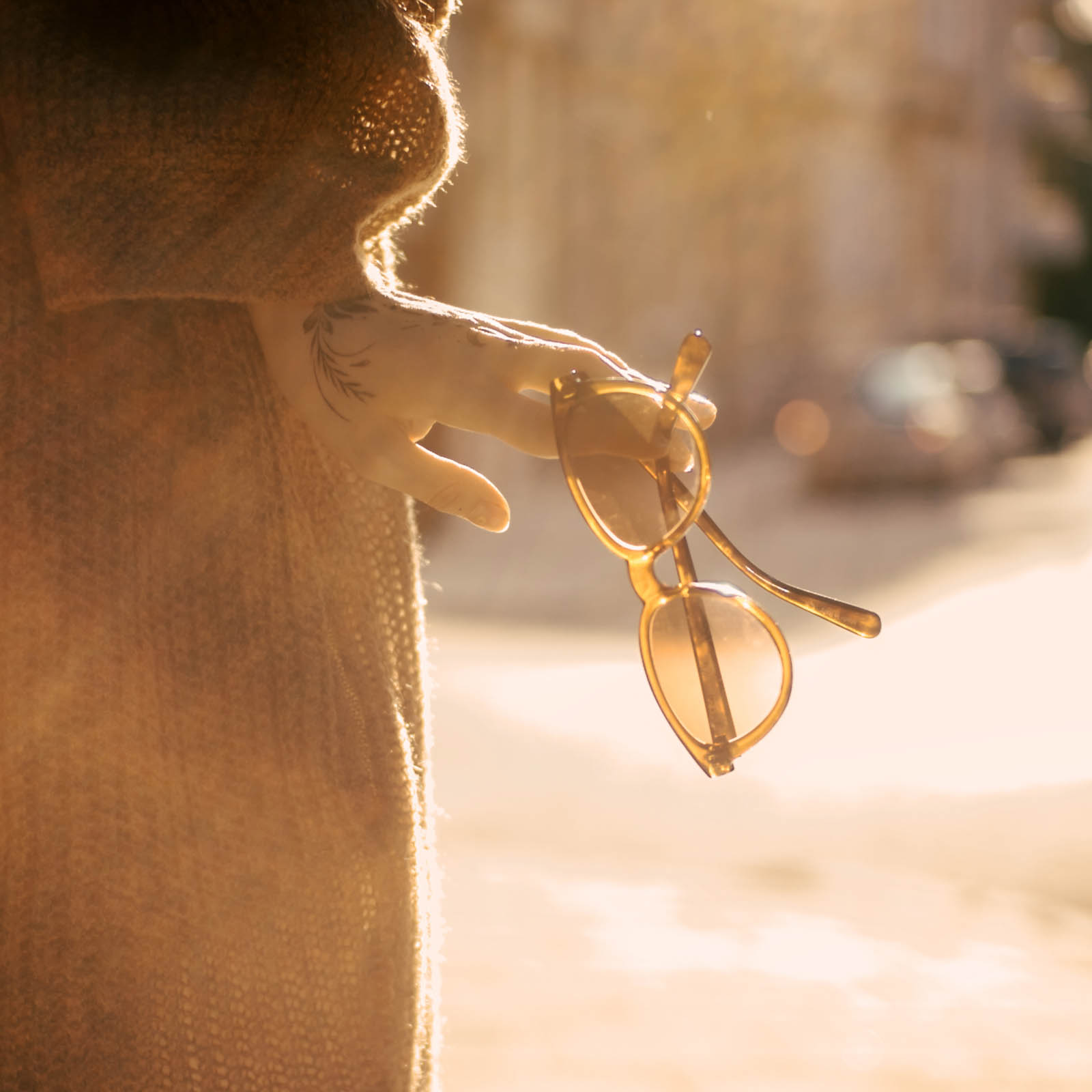 These beautiful sunglasses are made of high quality materials in italy