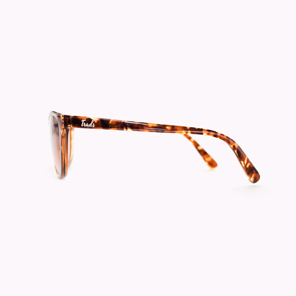 Tortoise shell frame sunglasses that are ligthweight